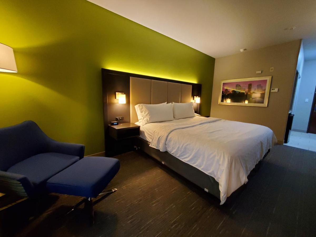 Holiday Inn Express Pearland By Ihg Exterior photo