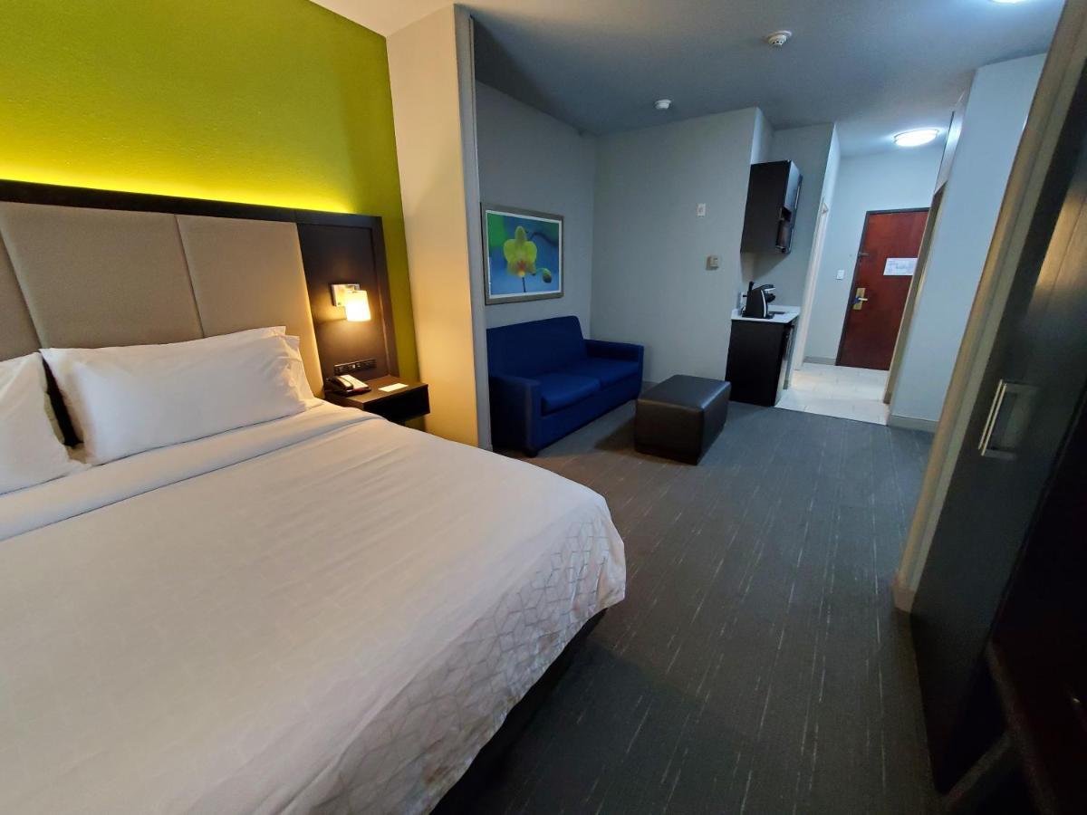 Holiday Inn Express Pearland By Ihg Exterior photo