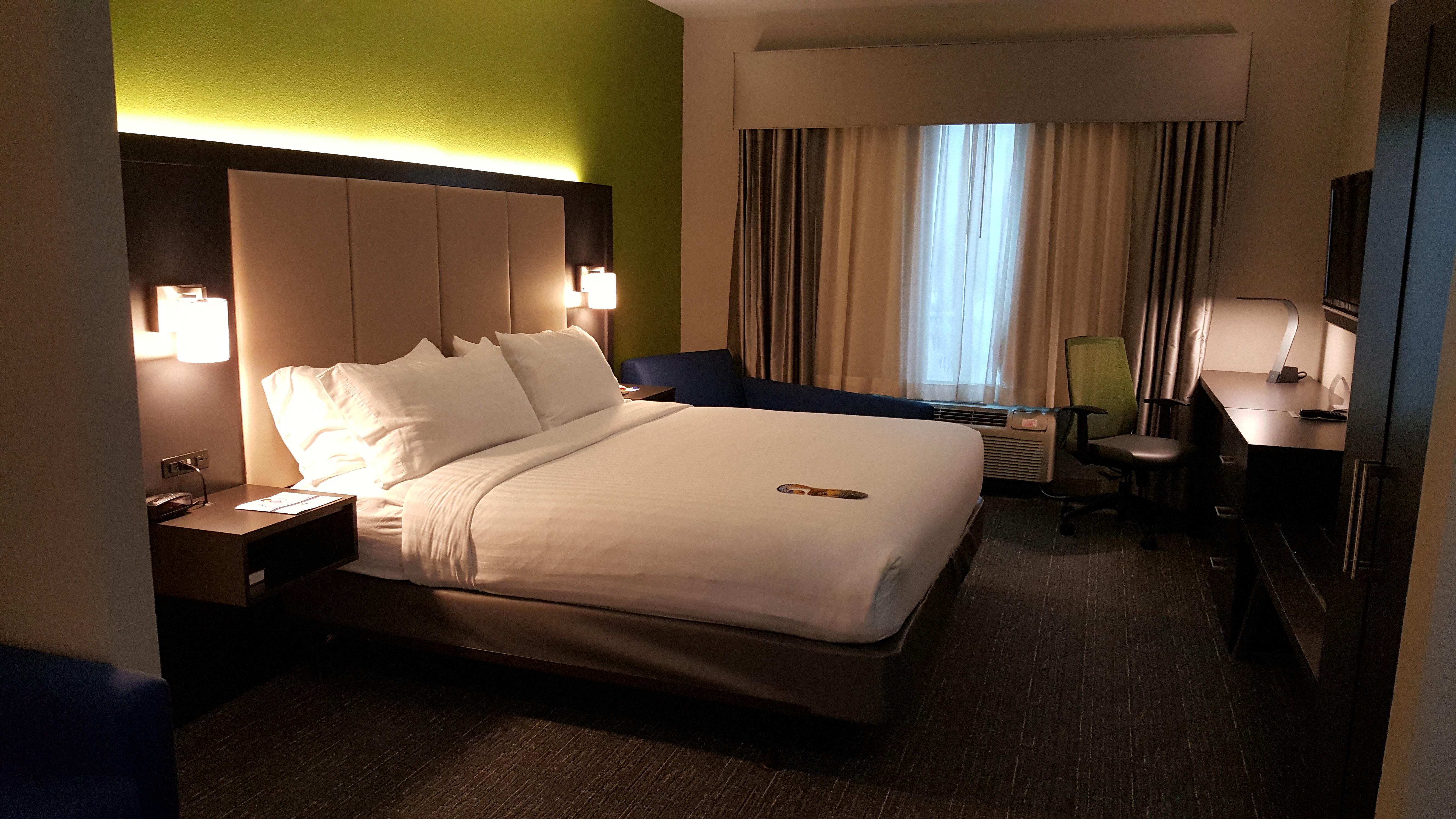 Holiday Inn Express Pearland By Ihg Exterior photo