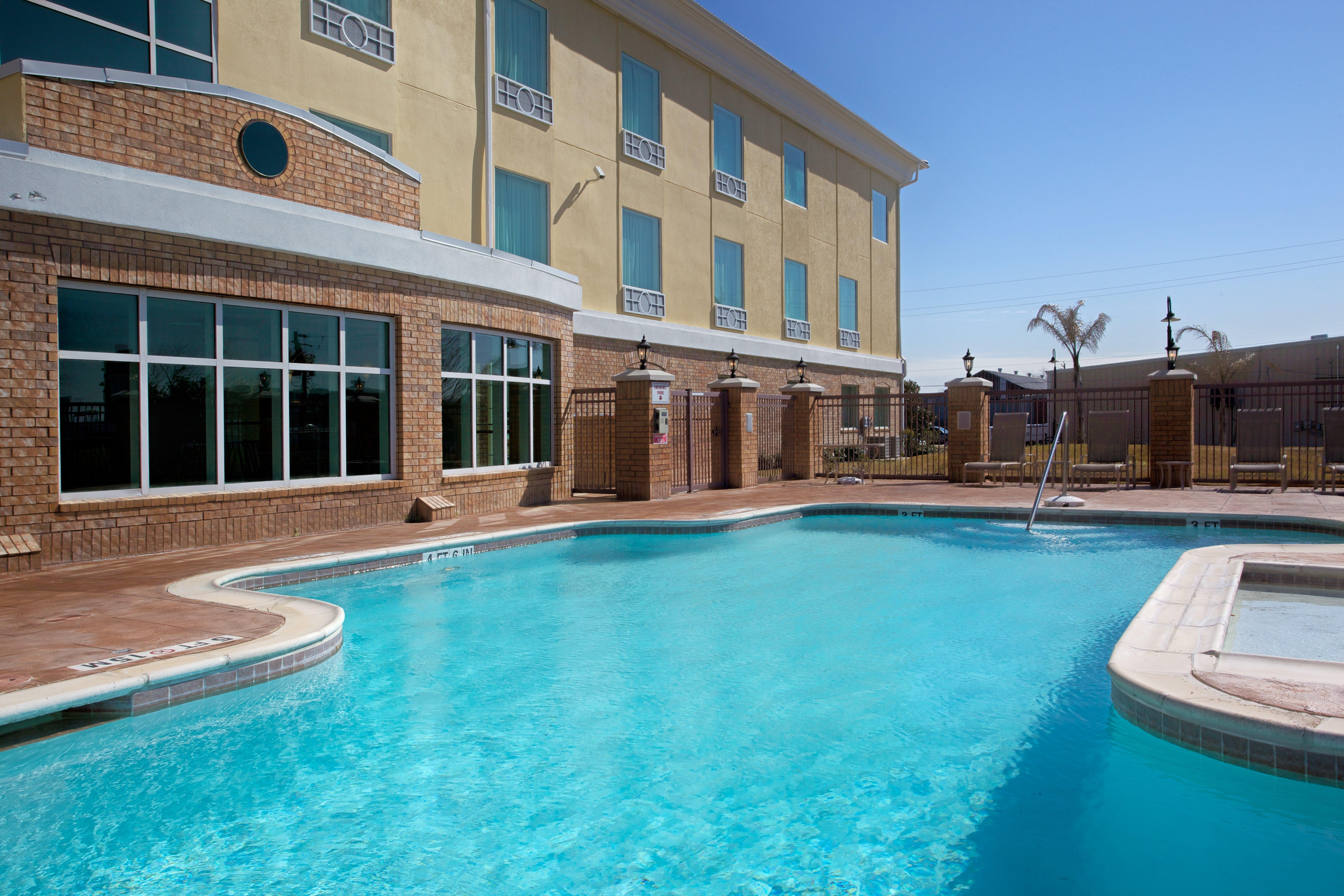 Holiday Inn Express Pearland By Ihg Exterior photo