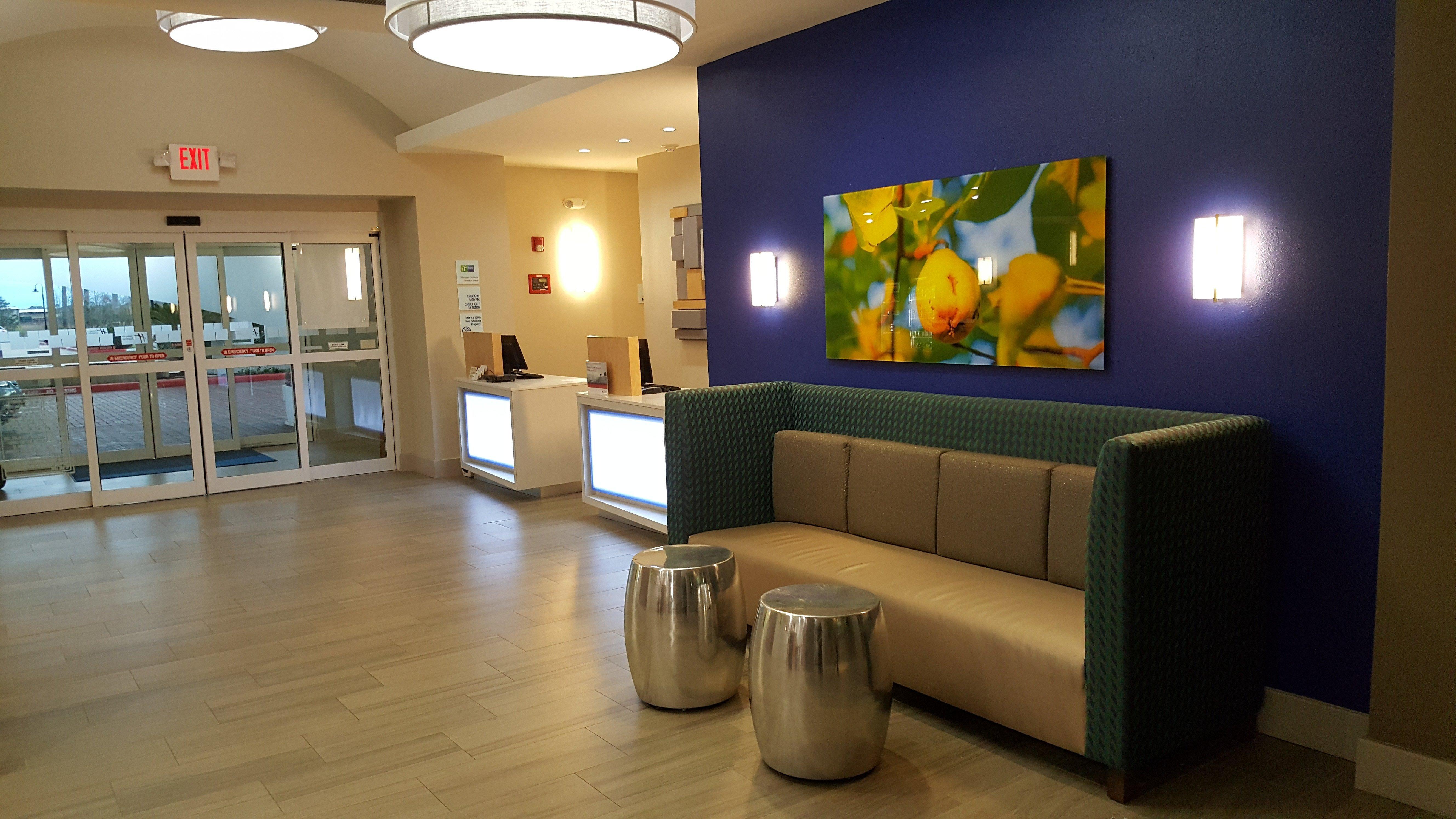 Holiday Inn Express Pearland By Ihg Exterior photo