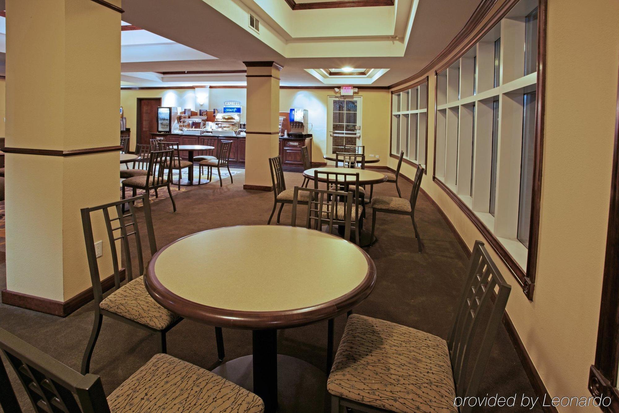 Holiday Inn Express Pearland By Ihg Restaurant photo