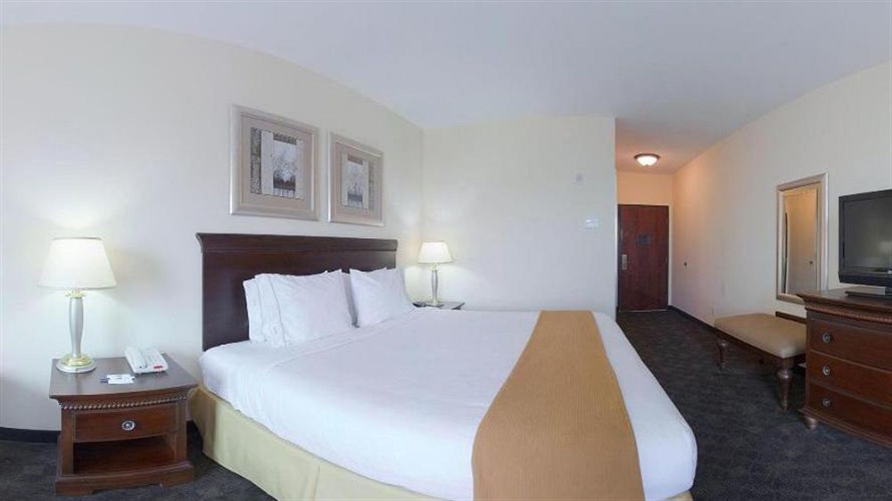 Holiday Inn Express Pearland By Ihg Exterior photo