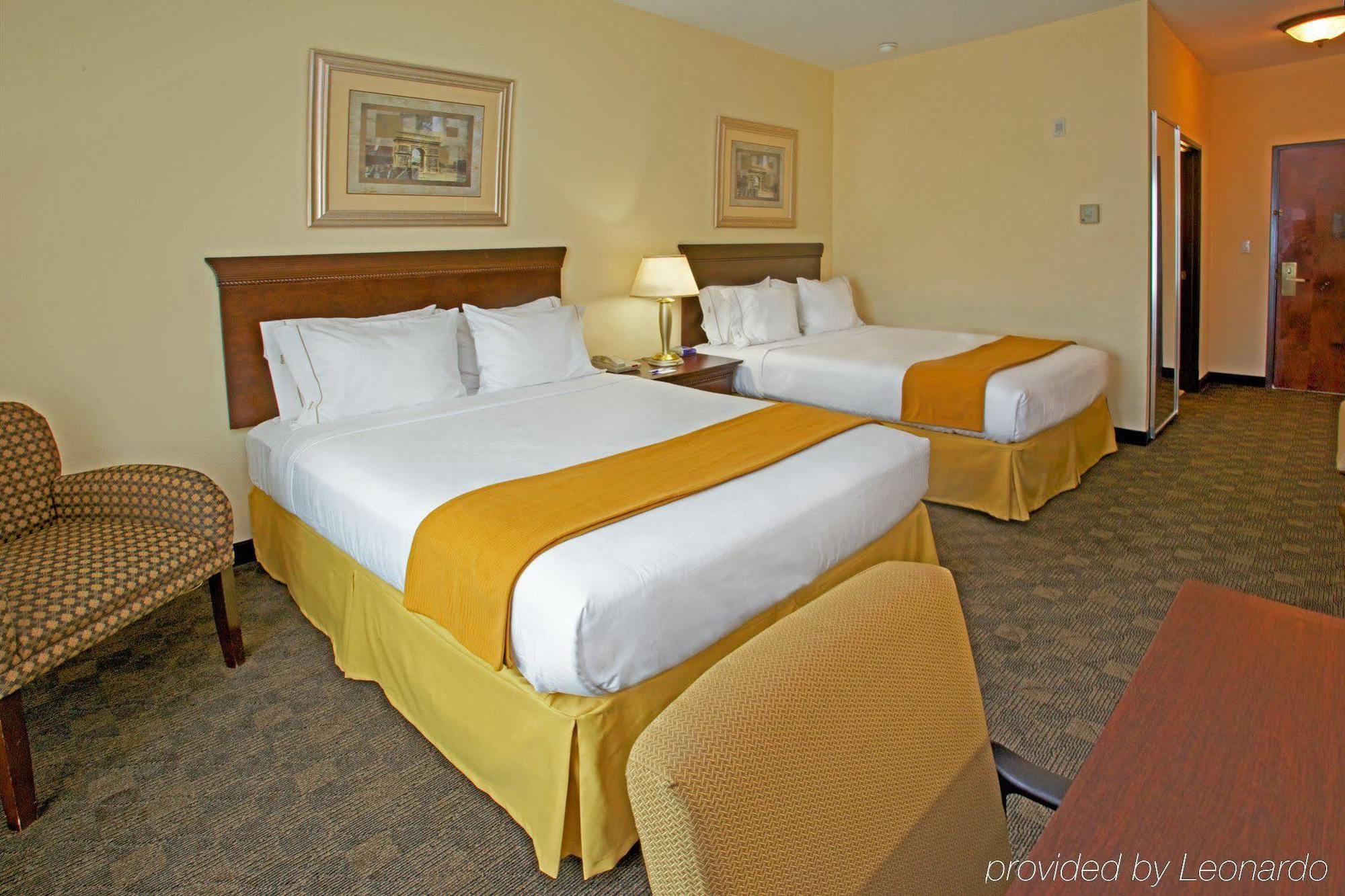 Holiday Inn Express Pearland By Ihg Exterior photo